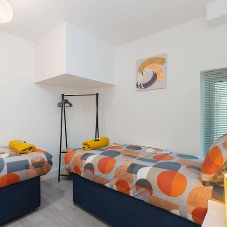 Forest View Apartment- Private Balcony เซาธ์แธมป์ตัน ภายนอก รูปภาพ