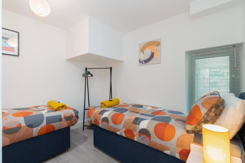 Forest View Apartment- Private Balcony เซาธ์แธมป์ตัน ภายนอก รูปภาพ